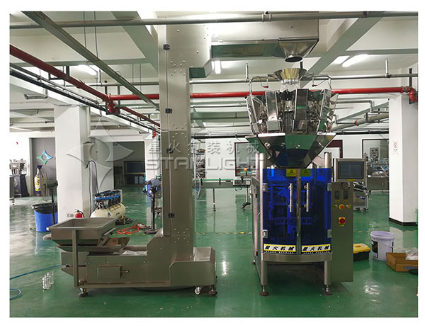 全套自動(dòng)化速凍餃子包裝機(jī)械設(shè)備給我們的生活帶來(lái)了許多歡樂(lè)